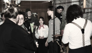 Vůdce a zástupkyně ve středu dění